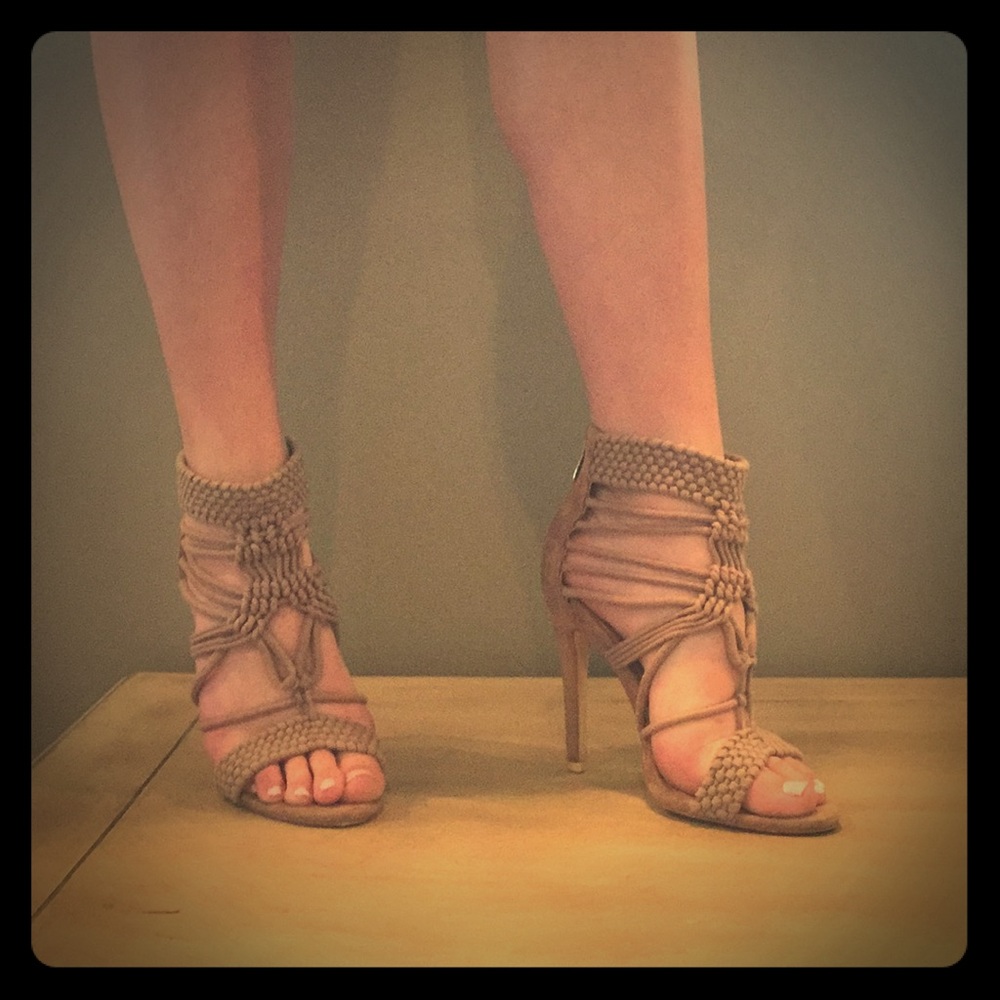 Dark tan/ log brown heels